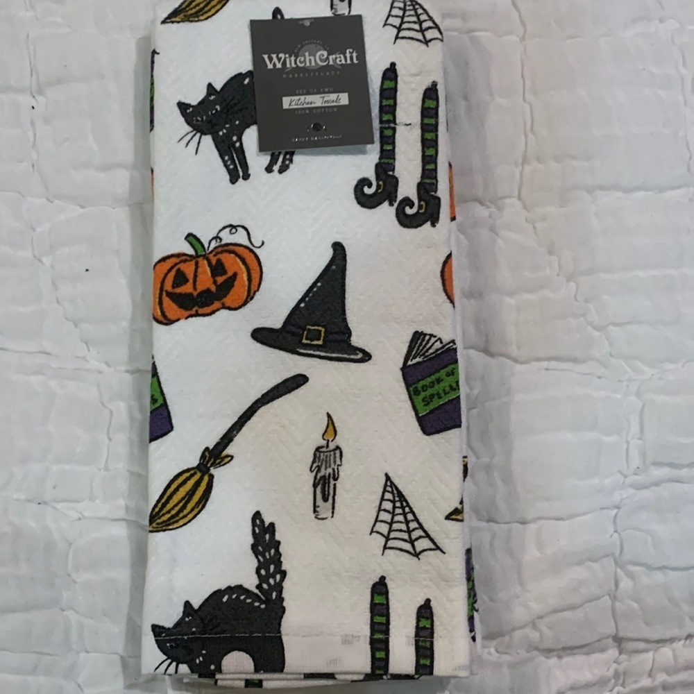 NWT Witchcraft Halloween Towels - Picture 1 of 3
